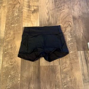 Lululemon 🍋 Align 6” shorts